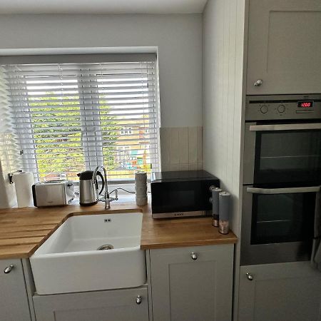 A Luxury 2 Bedroom Apartment บาร์เน็ท ภายนอก รูปภาพ
