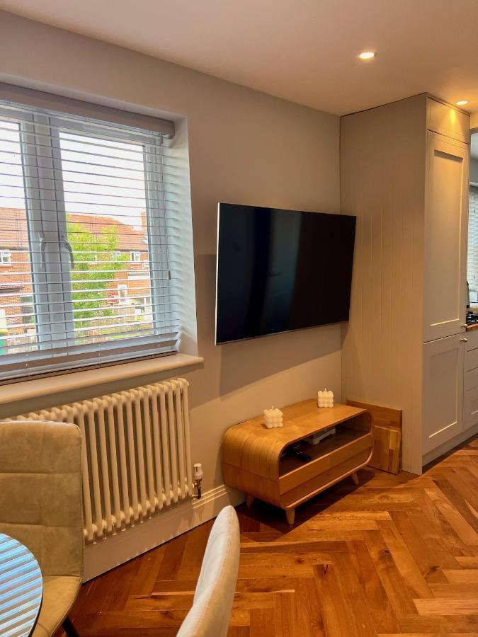 A Luxury 2 Bedroom Apartment บาร์เน็ท ภายนอก รูปภาพ