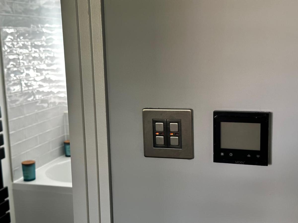 A Luxury 2 Bedroom Apartment บาร์เน็ท ภายนอก รูปภาพ